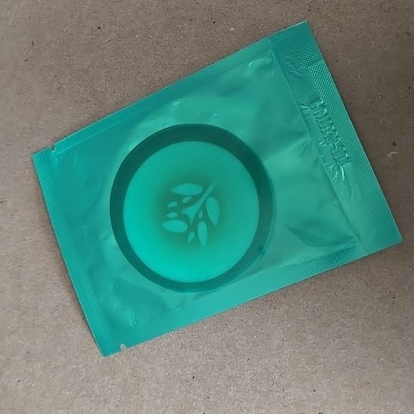 Earth Therapeutics Recover-E Cucumber Eye Pads 1 Set Cucumber aloe VIt E - Picture 5 of 13